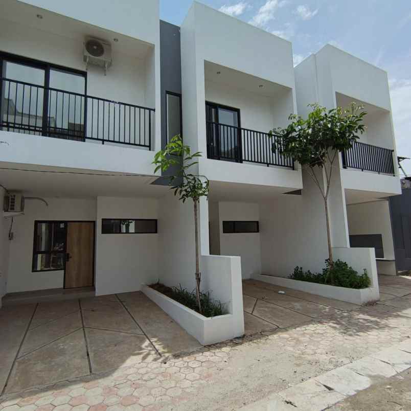 dijual rumah kelapa dua