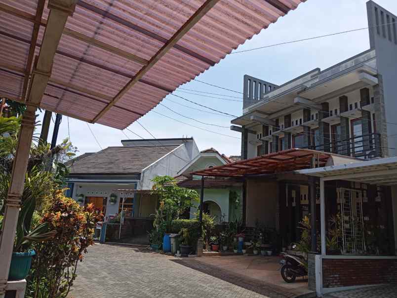 dijual rumah komplek duta regency
