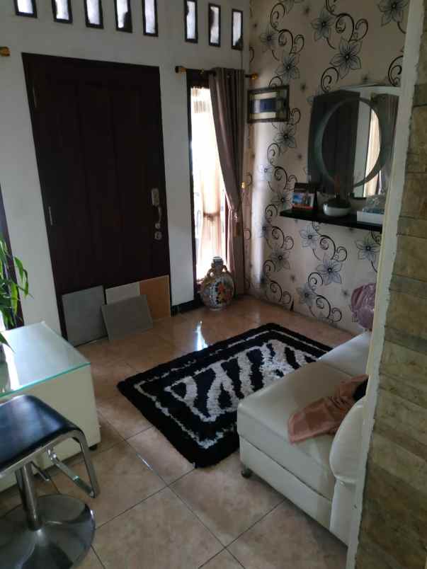 dijual rumah komplek duta regency