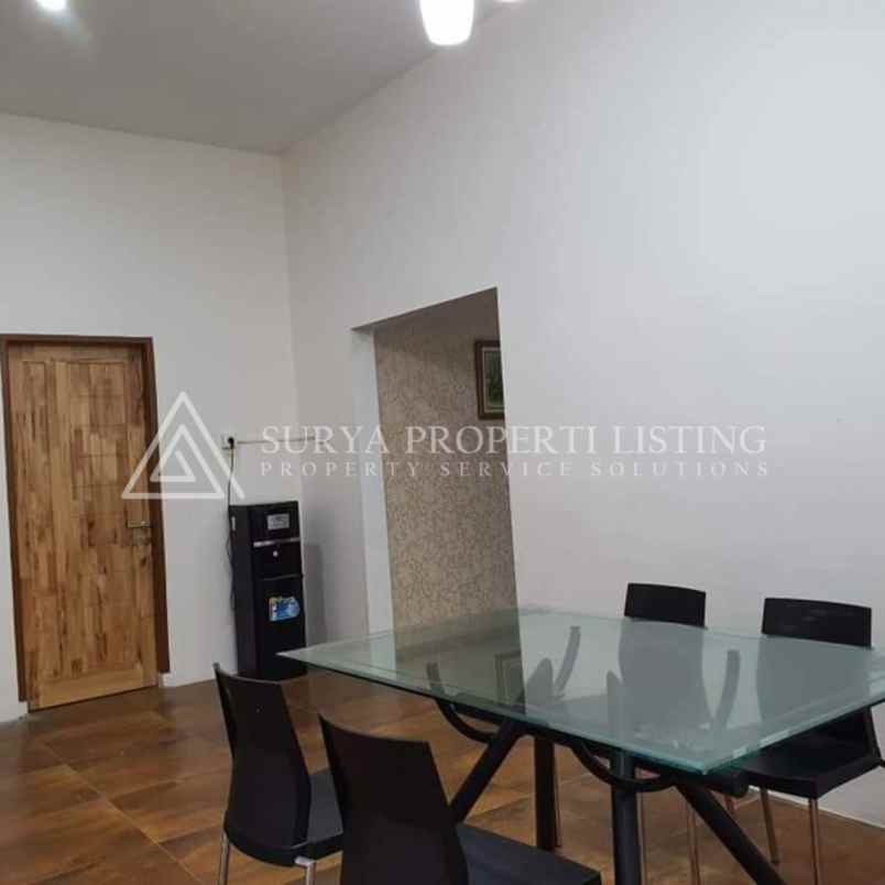 dijual rumah komplek kingstone palace