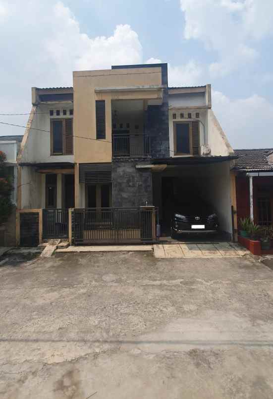 dijual rumah komplek kopassus sukatani