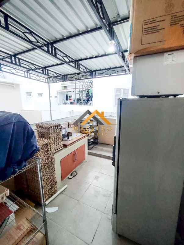 dijual rumah komplek medan resort city