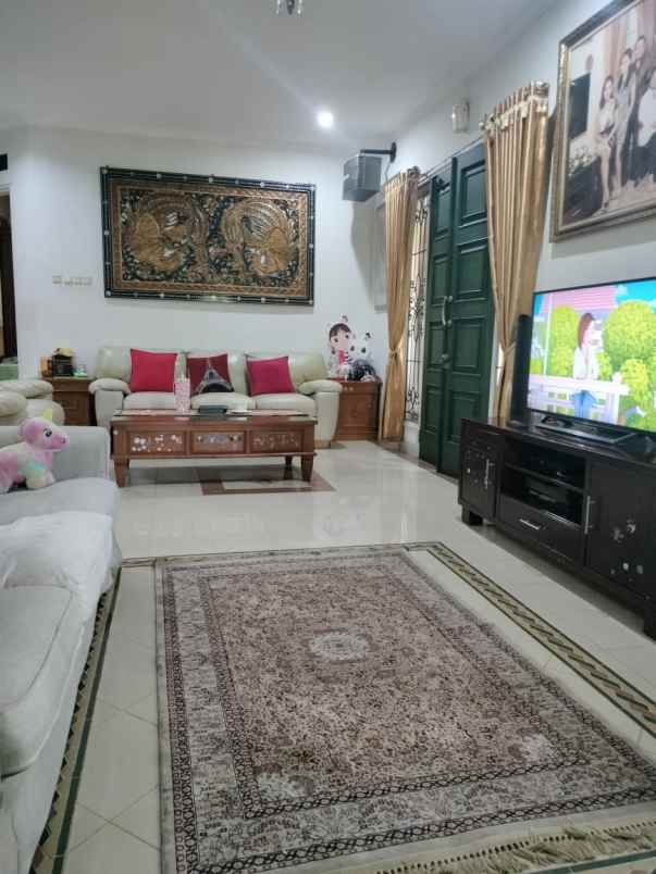 dijual rumah komplek metro permata