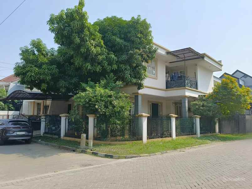dijual rumah komplek metro permata