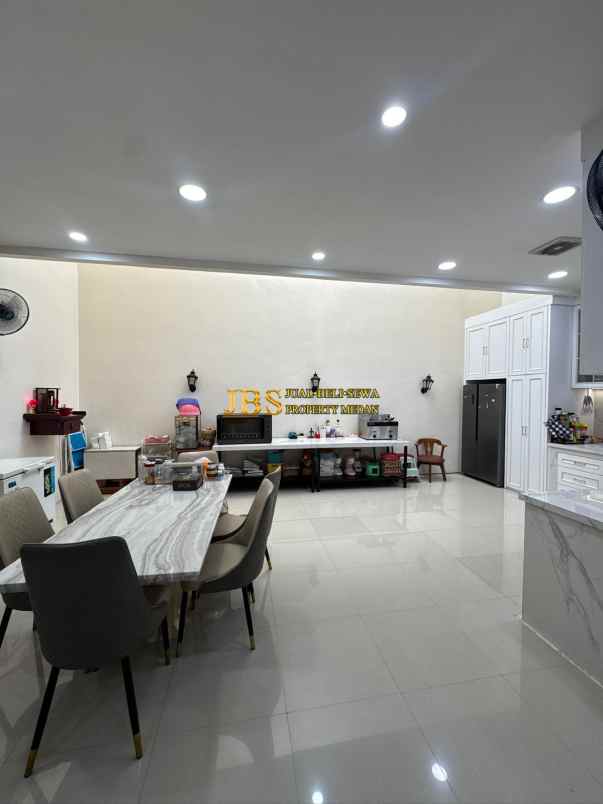 dijual rumah komplek mutiara palace