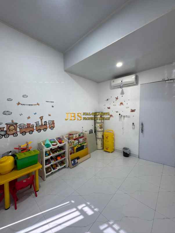 dijual rumah komplek mutiara palace