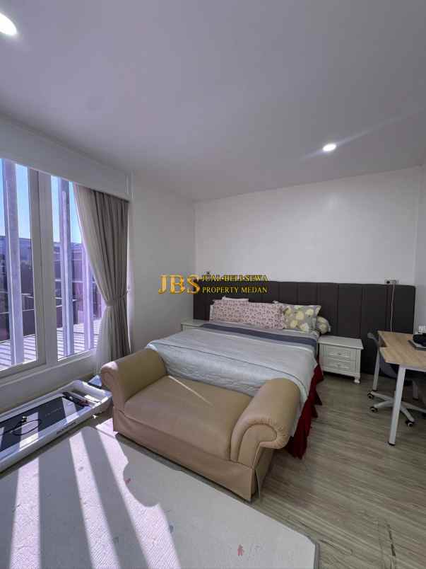 dijual rumah komplek mutiara palace