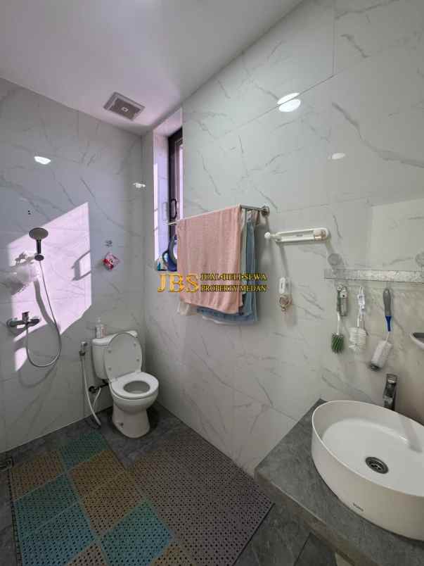 dijual rumah komplek mutiara palace