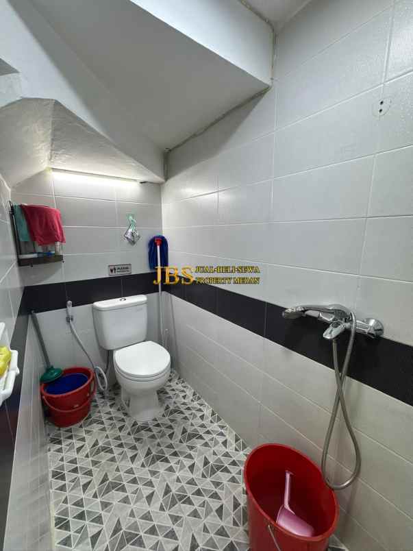 dijual rumah komplek mutiara palace
