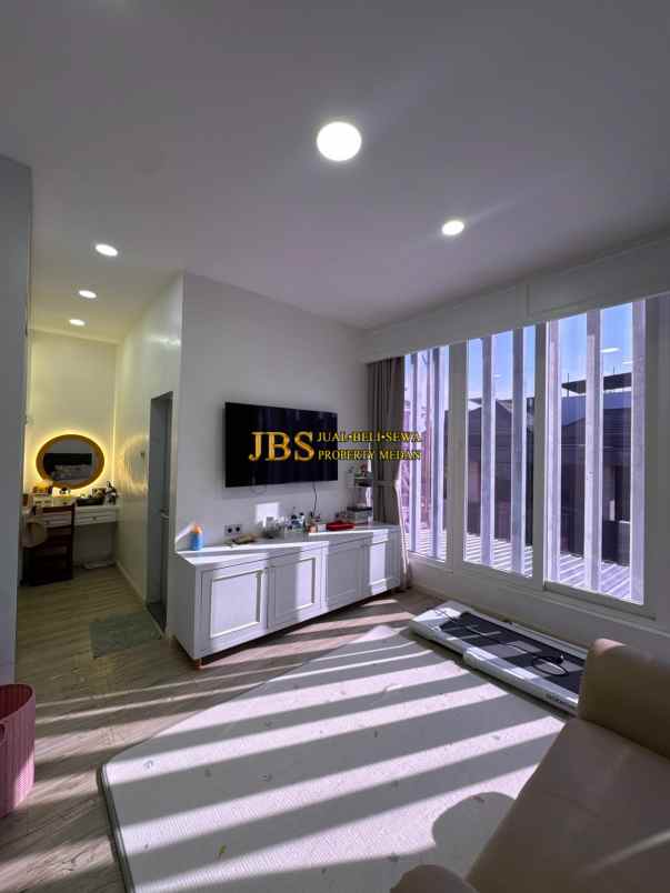 dijual rumah komplek mutiara palace