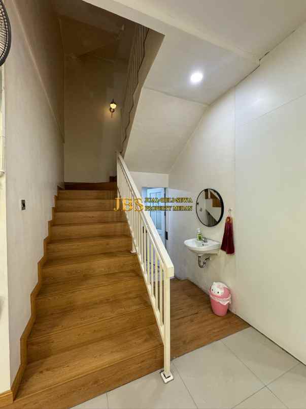 dijual rumah komplek mutiara palace