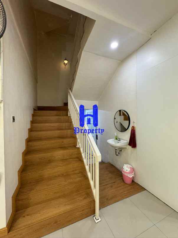 dijual rumah komplek mutiara palace