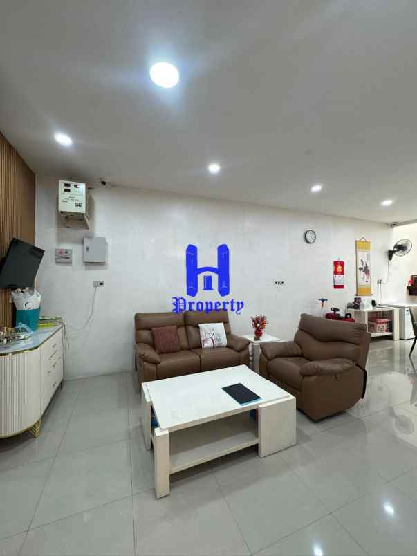 dijual rumah komplek mutiara palace