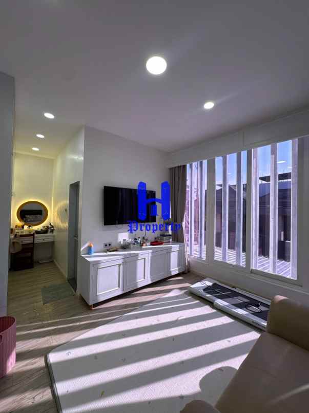 dijual rumah komplek mutiara palace