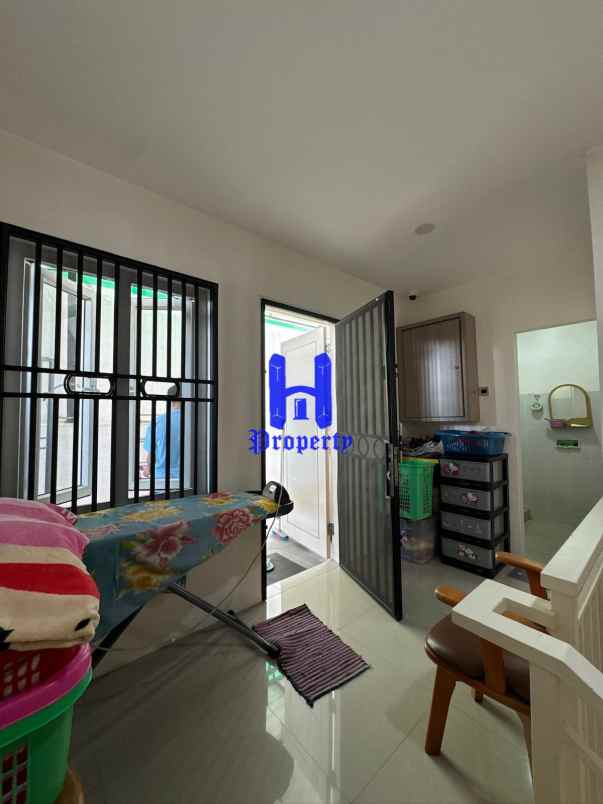 dijual rumah komplek mutiara palace
