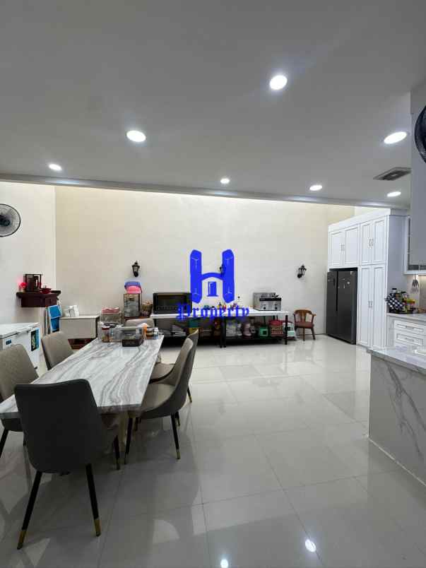 dijual rumah komplek mutiara palace