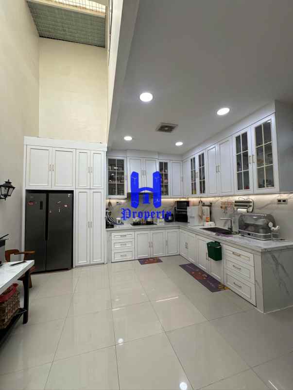 dijual rumah komplek mutiara palace