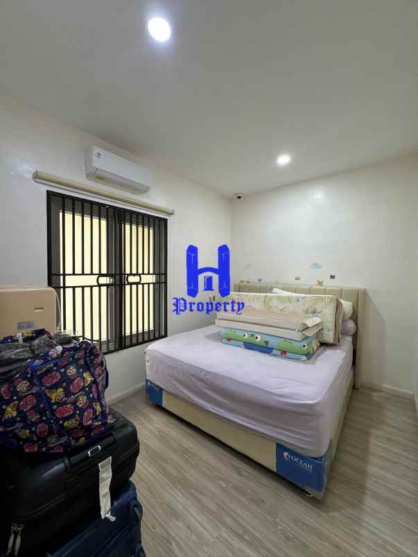 dijual rumah komplek mutiara palace
