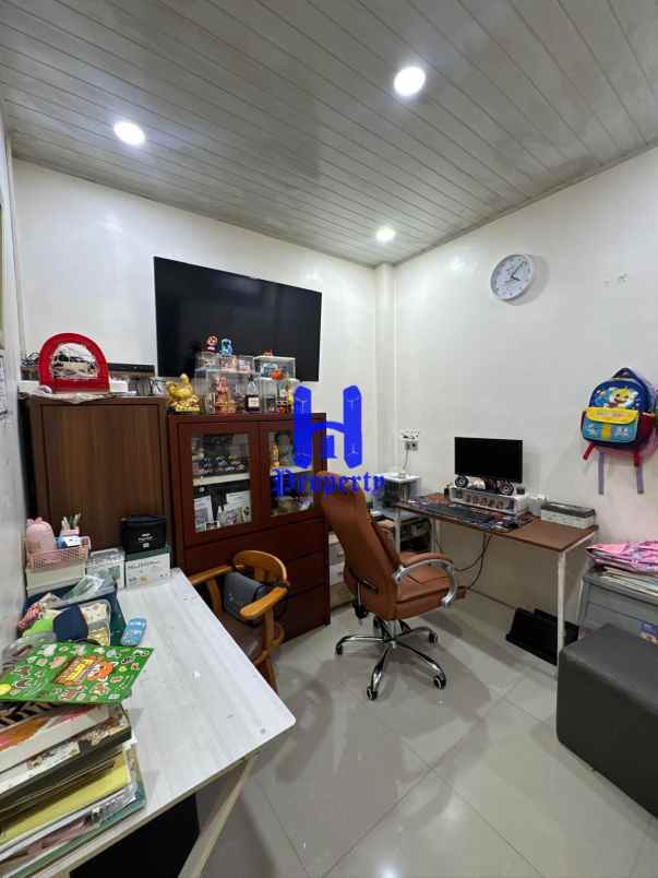 dijual rumah komplek mutiara palace