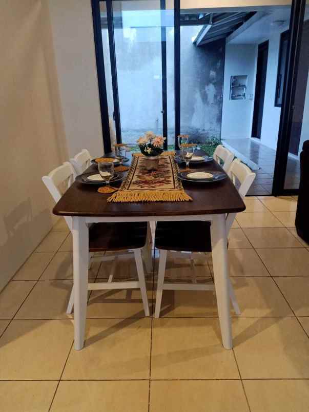 dijual rumah kota baru parahyangan
