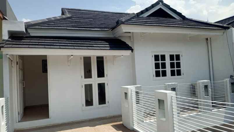 dijual rumah kota wisata