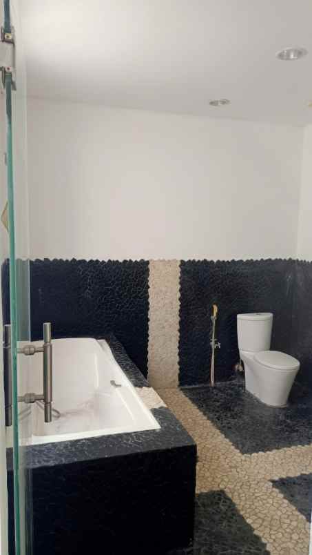 dijual rumah kota wisata