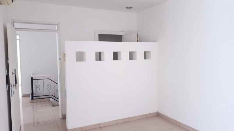 dijual rumah kota wisata