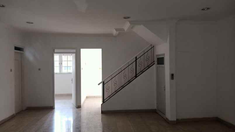 dijual rumah kota wisata