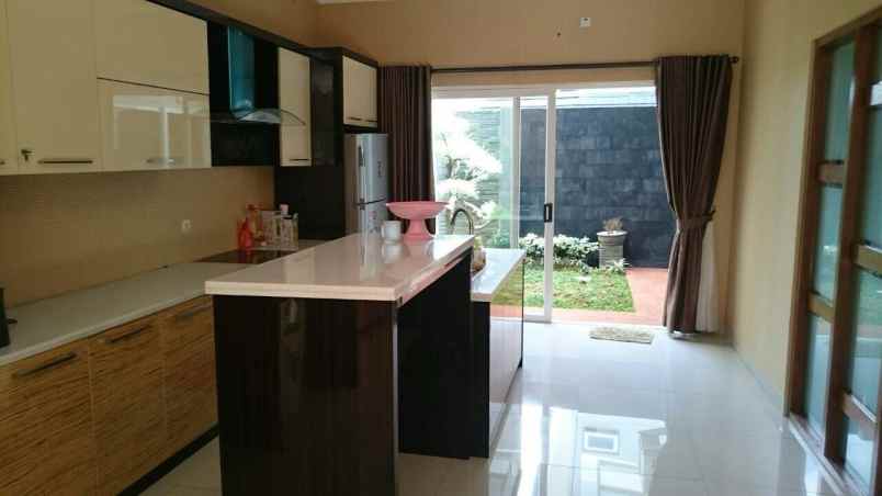 dijual rumah kota wisata cibubur