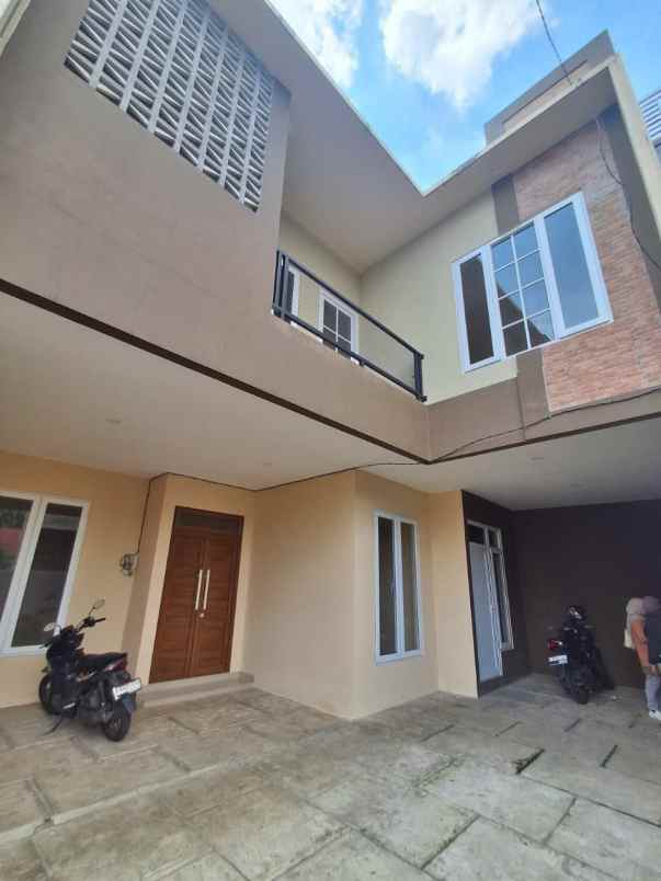 dijual rumah lenteng agung