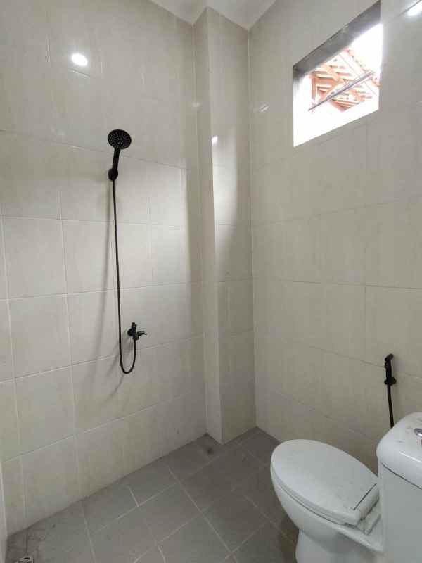 dijual rumah lenteng agung