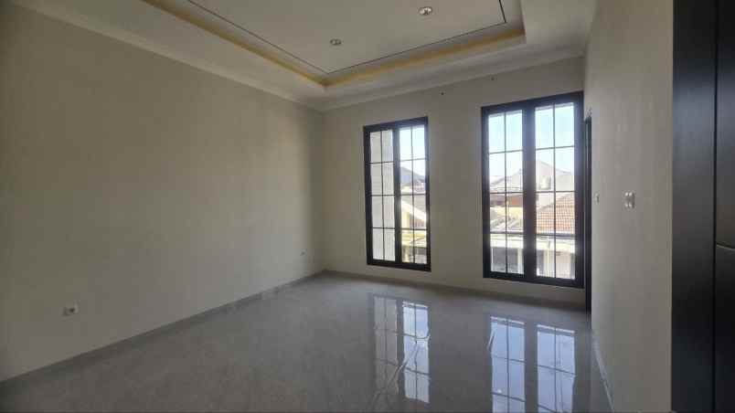 dijual rumah manyar kertoadi