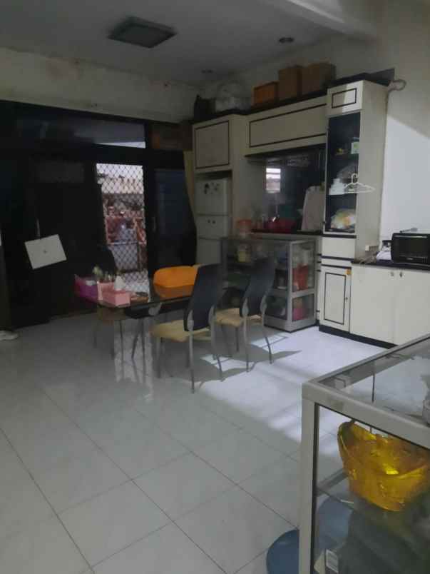dijual rumah manyar kertoadi