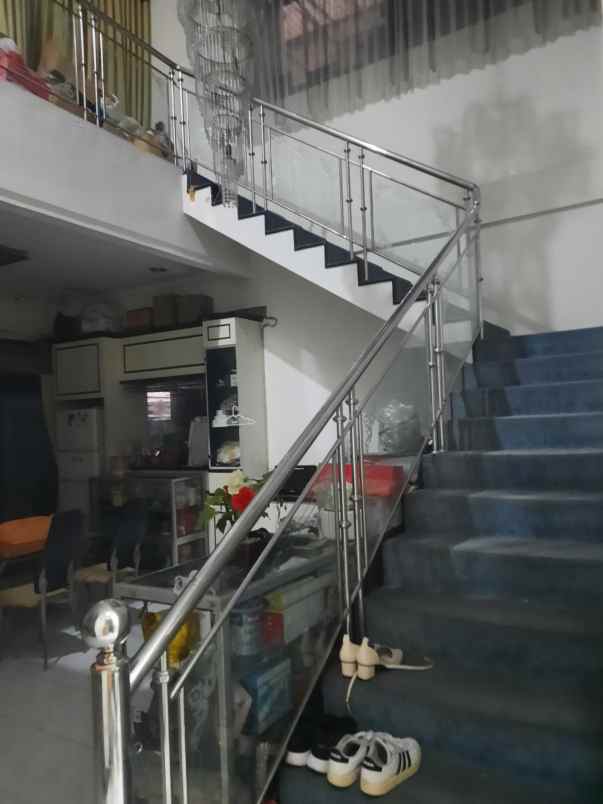 dijual rumah manyar kertoadi