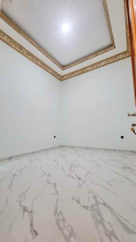 dijual rumah manyar rejo