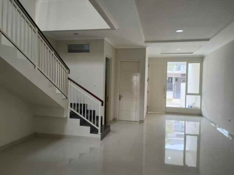 dijual rumah manyar tirtoasri