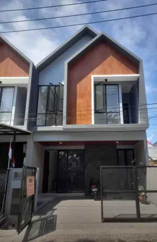 dijual rumah manyar tirtoyoso