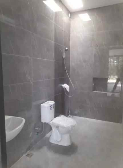 dijual rumah manyar tirtoyoso