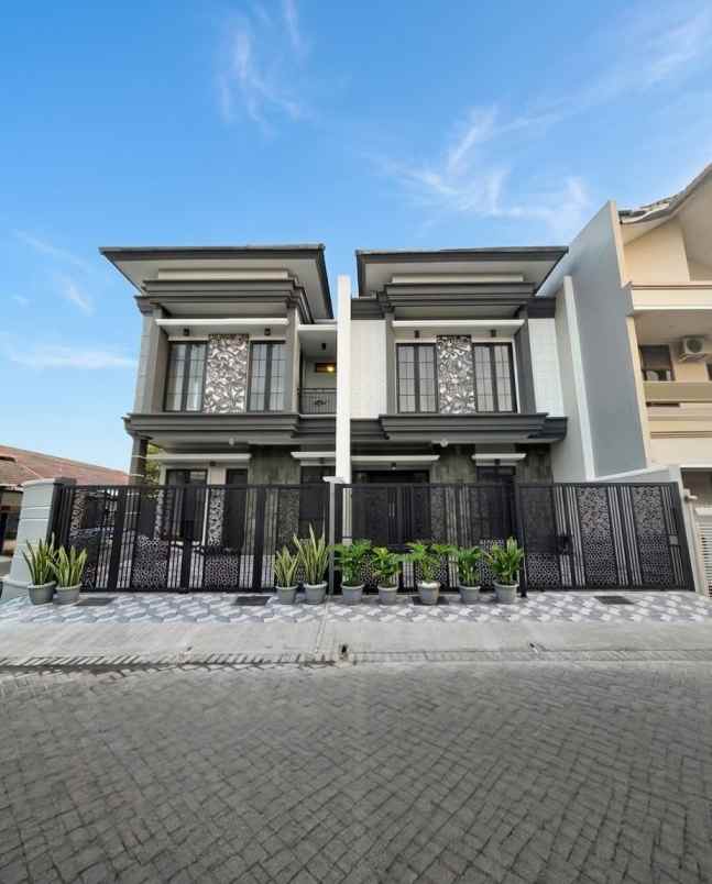 dijual rumah manyar tompotika