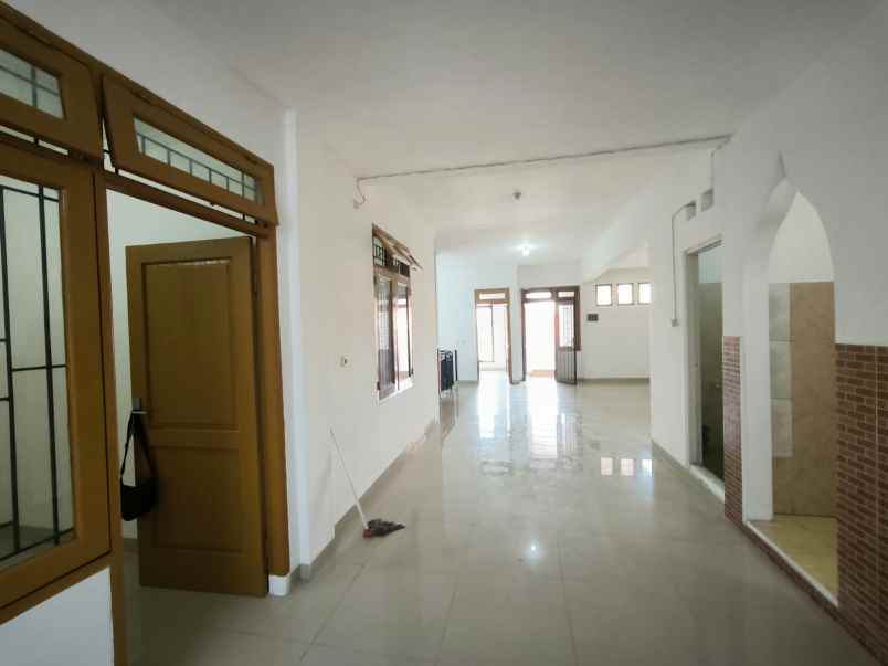 dijual rumah metland 2lantai jakarta timur