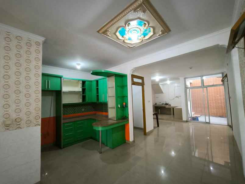 dijual rumah metland 2lantai jakarta timur