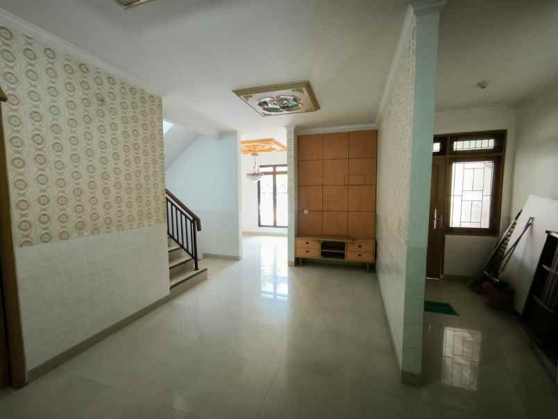 dijual rumah metland 2lantai jakarta timur