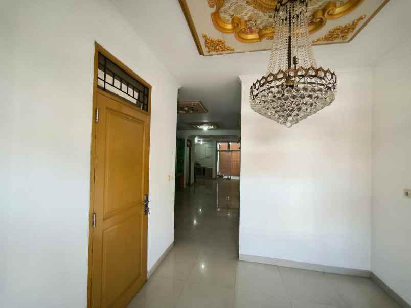 dijual rumah metland 2lantai jakarta timur