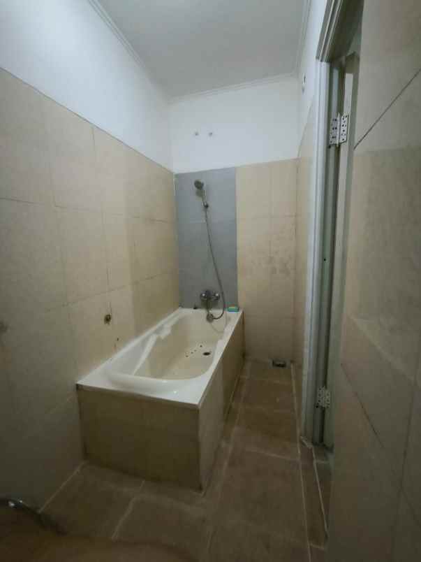 dijual rumah metland 2lantai jakarta timur