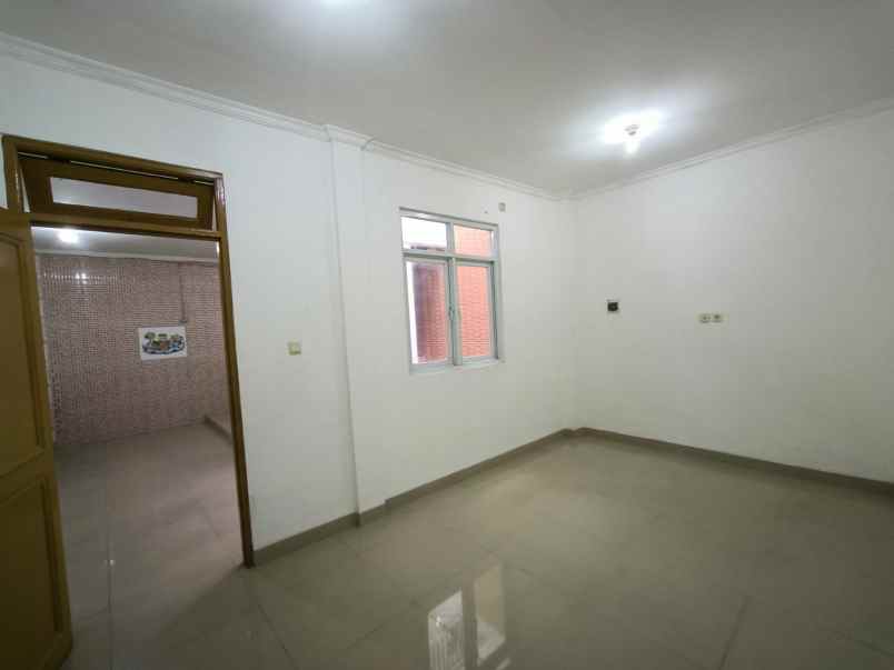 dijual rumah metland 2lantai jakarta timur