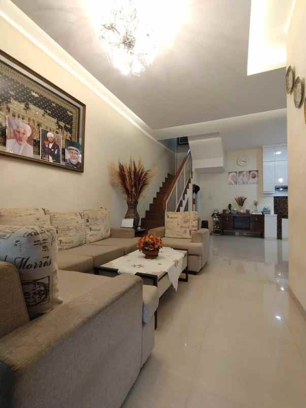 dijual rumah minimalis strategis di kelapa dua depok