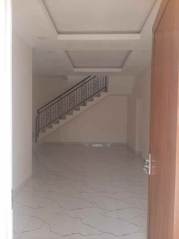 dijual rumah modern minimalis siap huni di jagakarsa