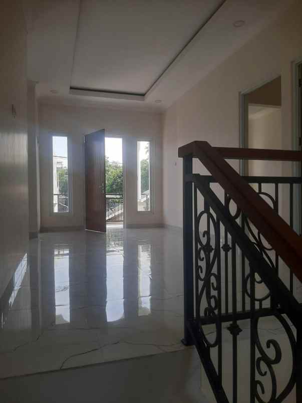 dijual rumah modern minimalis siap huni di jagakarsa