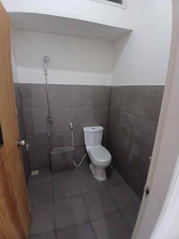 dijual rumah nirwana eksekutif