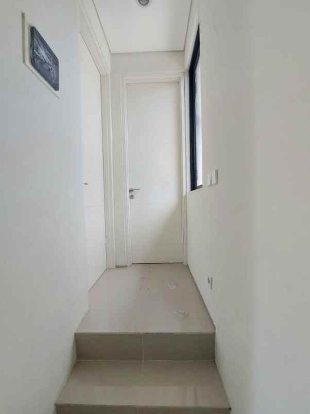 dijual rumah north west hill citraland